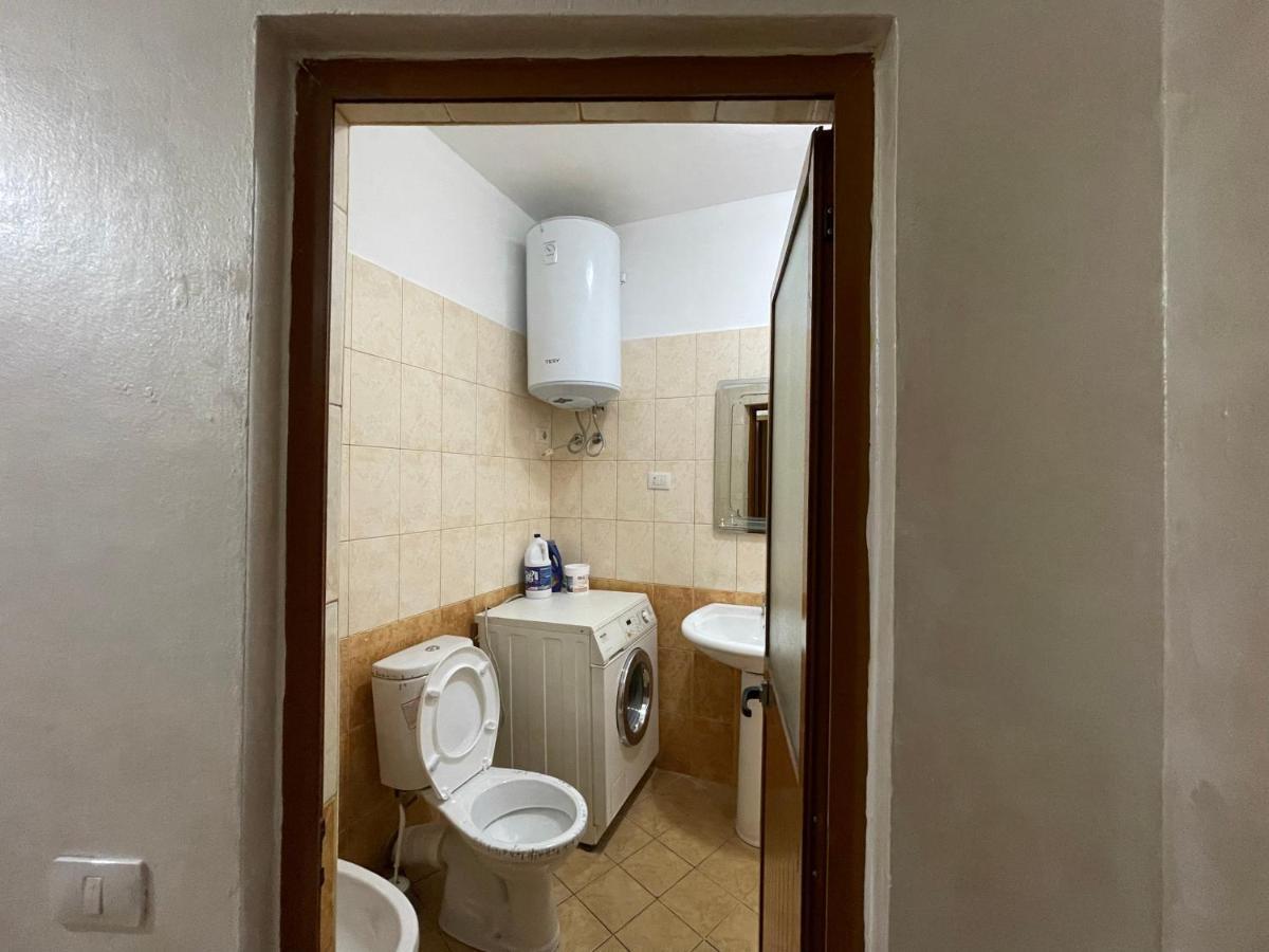 B&B - Private Rooms 2 Tirana Bagian luar foto