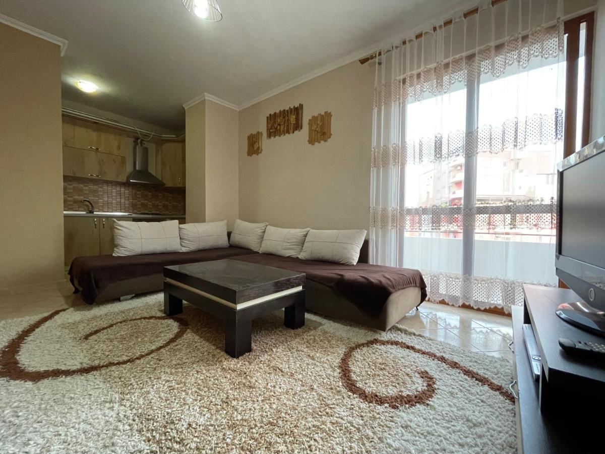 B&B - Private Rooms 2 Tirana Bagian luar foto