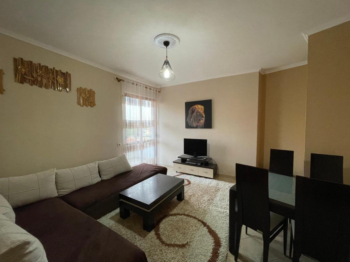 B&B - Private Rooms 2 Tirana Bagian luar foto